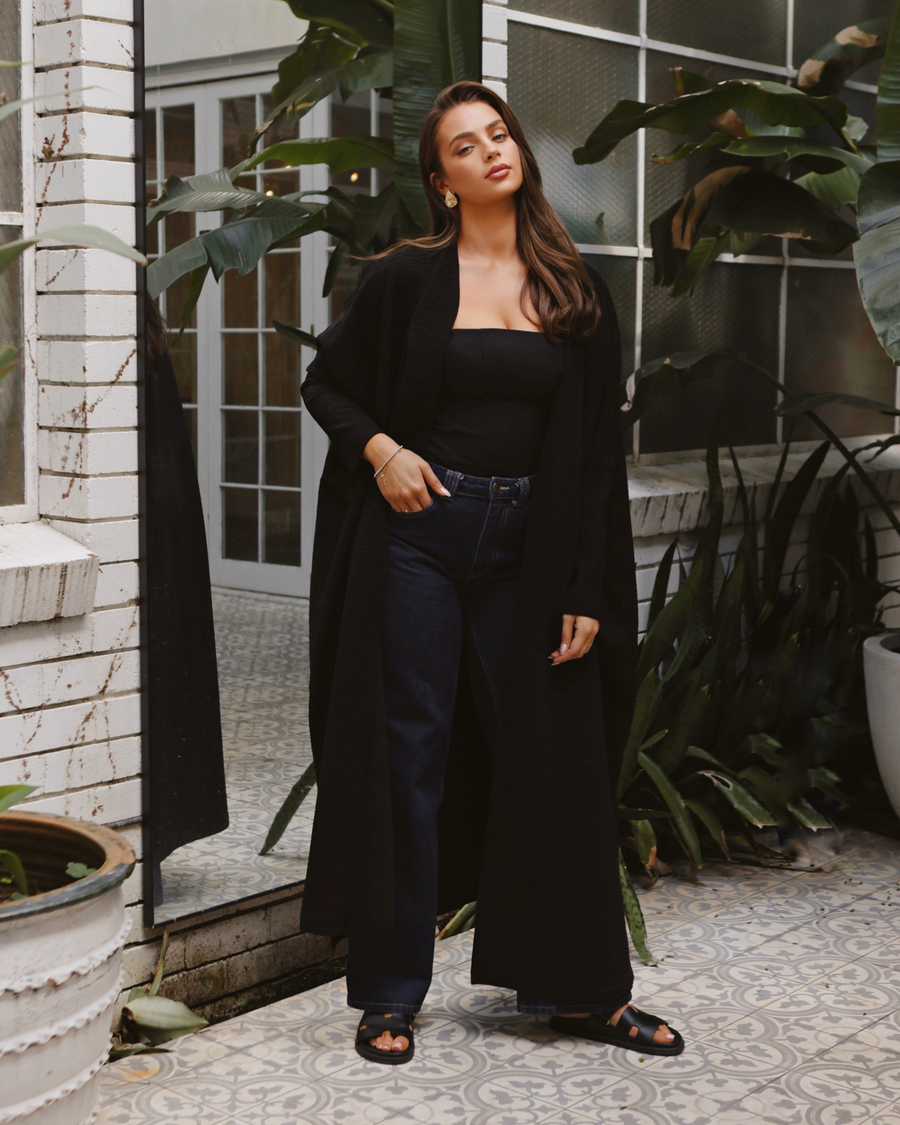 The Aura Cape Black